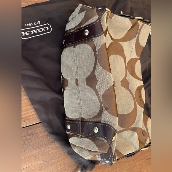 Coach Shoulder Bag - Picture 4 of 7